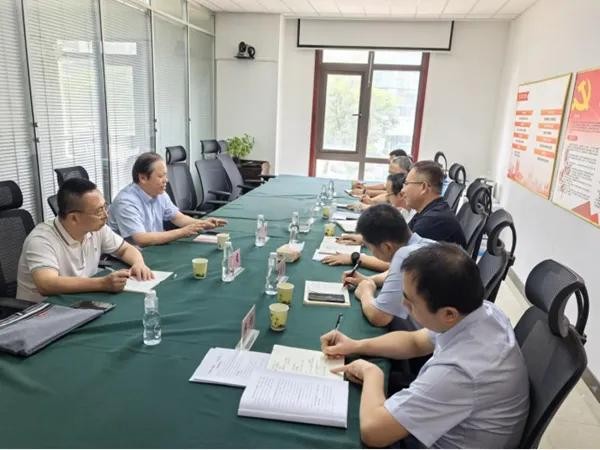 中陜核集團黨委書記、董事長朱華平到中陜核二一八大隊調研指...