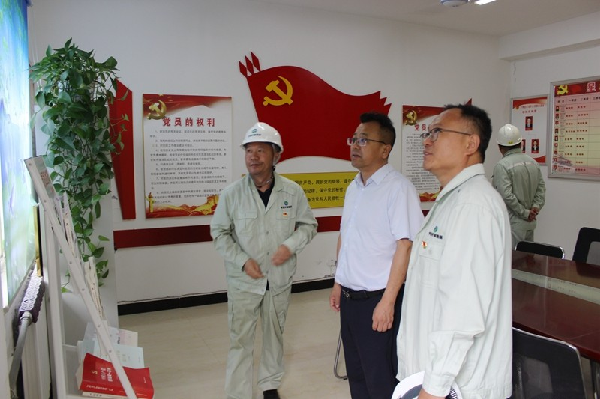 中陜核集團(tuán)公司黨委副書記、工會(huì)主席安敏到華浩軒調(diào)研